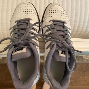 Size 8 Tennis shoes!